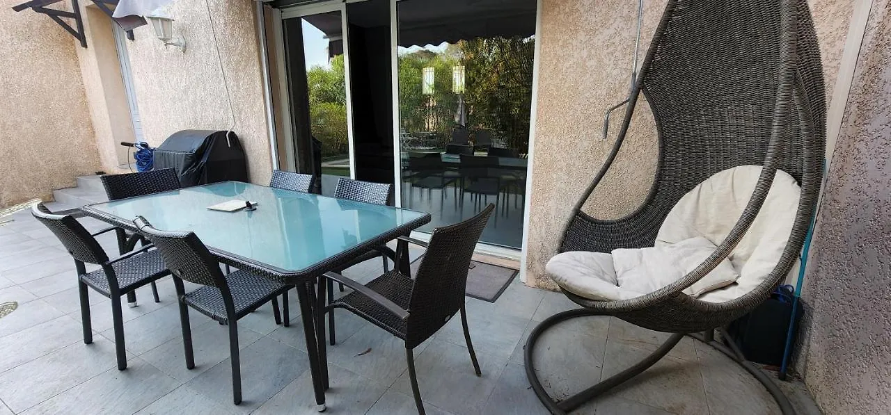 Chambres Privees Dans Villa Des Lauriers Сен-Рафаэль Проживание в семье