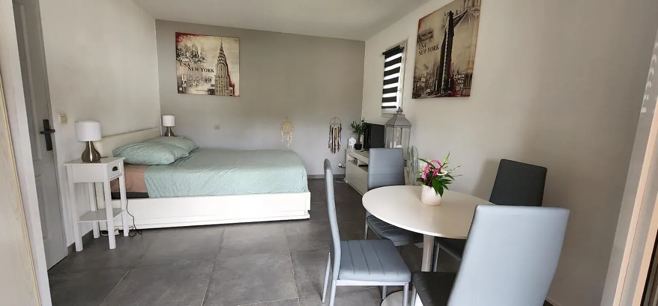 Chambres Privees Dans Villa Des Lauriers Saint-Raphael  Saint-Raphael (Var)