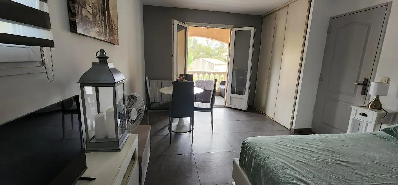 Homestay Chambres Privees Dans Villa Des Lauriers Saint-Raphael  France